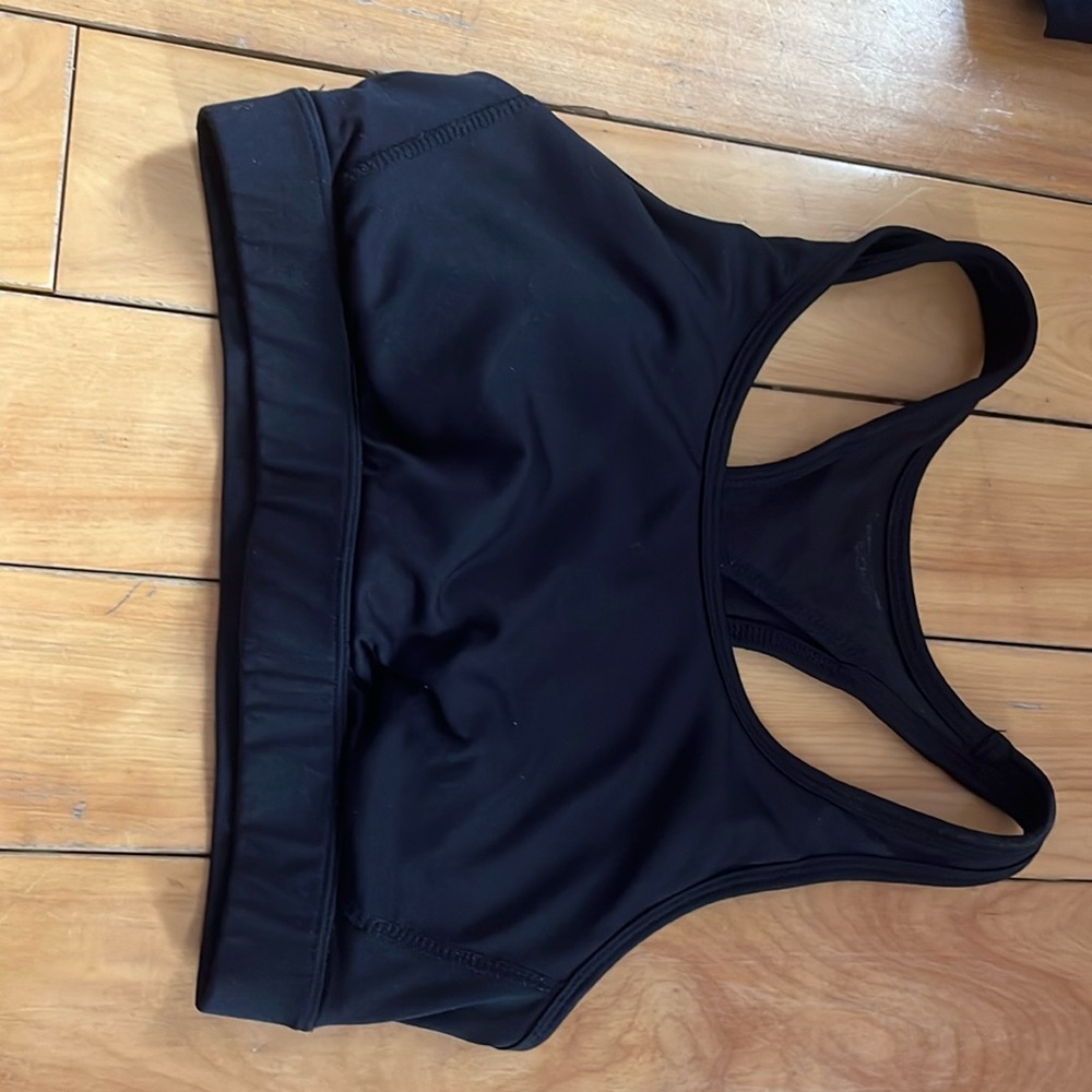 Black sports bra